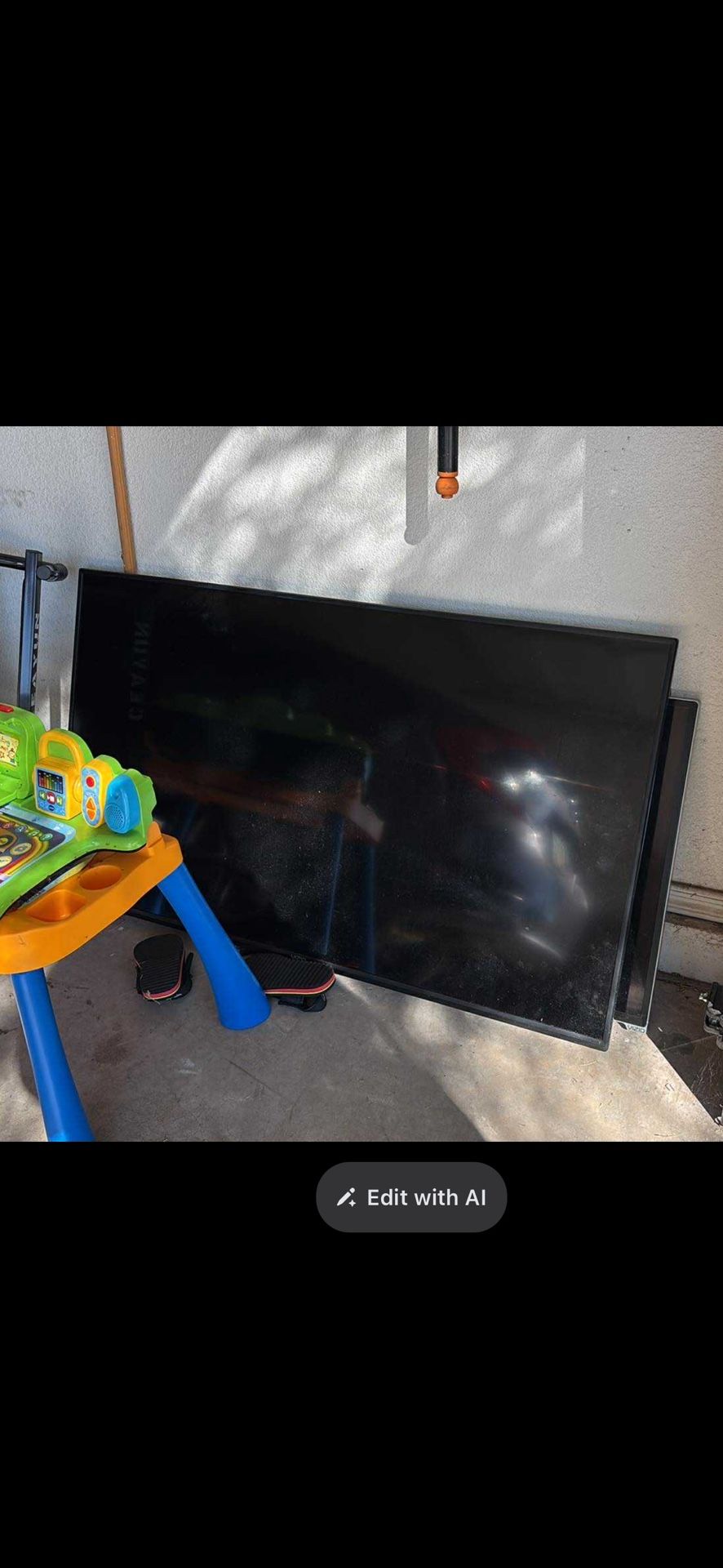 Vizio smart TV and Wall Mount 