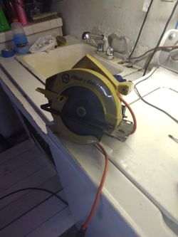 Vintage BN D Electric Saw