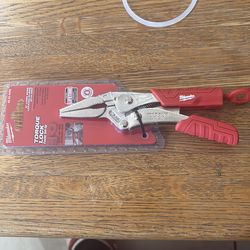 6 inch Long Nose Locking pliers with grip Milwaukee