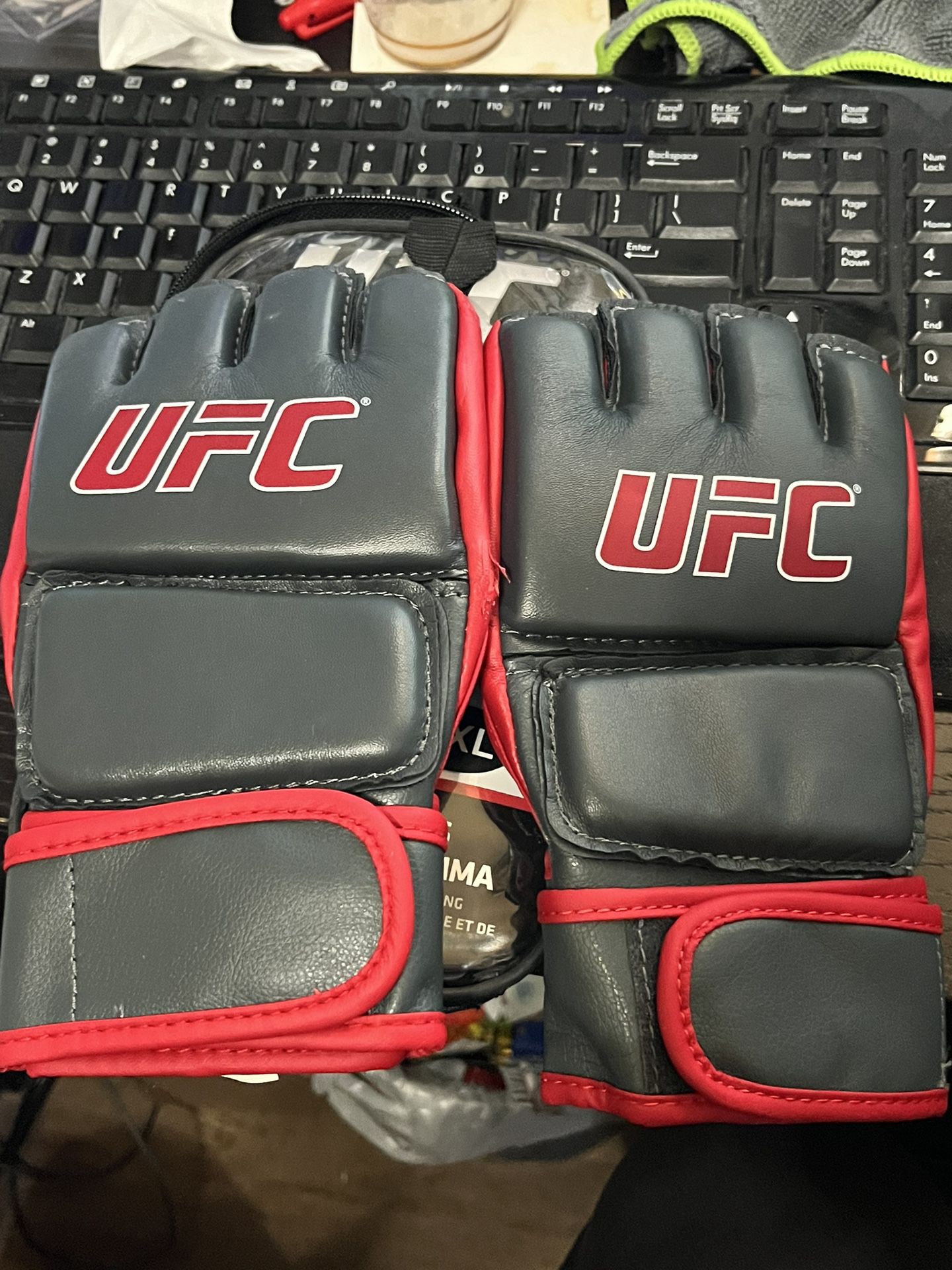 UFC MMA Training Gloves Size L/XL USED