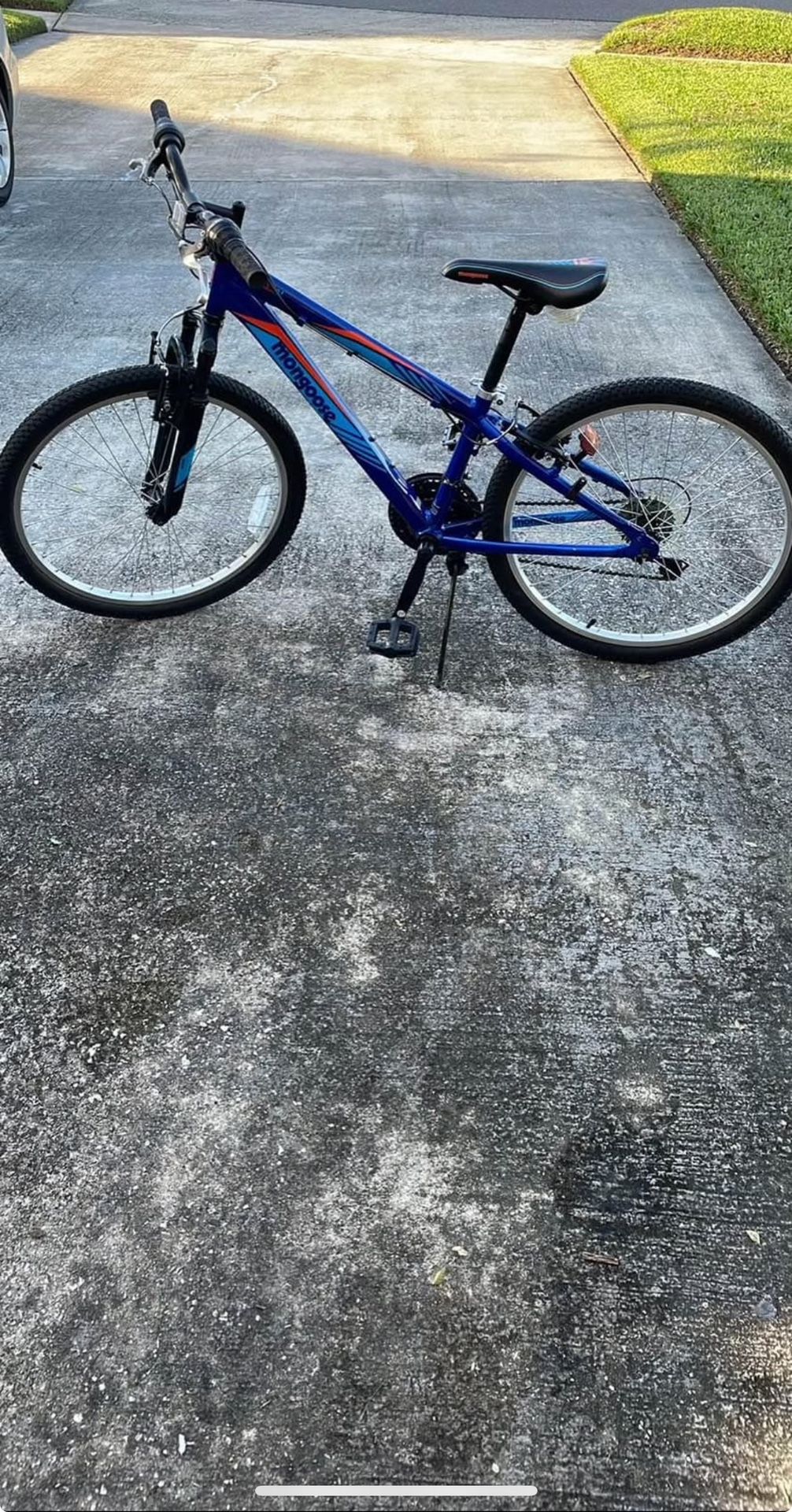Mongoose Camrock 24 18 Speed Mountain Bike