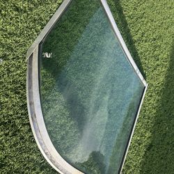 Boat Windshield Glass Panel – Curved with Aluminum Frame 
