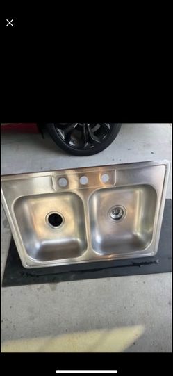 Kitchen sink with Moen aerator