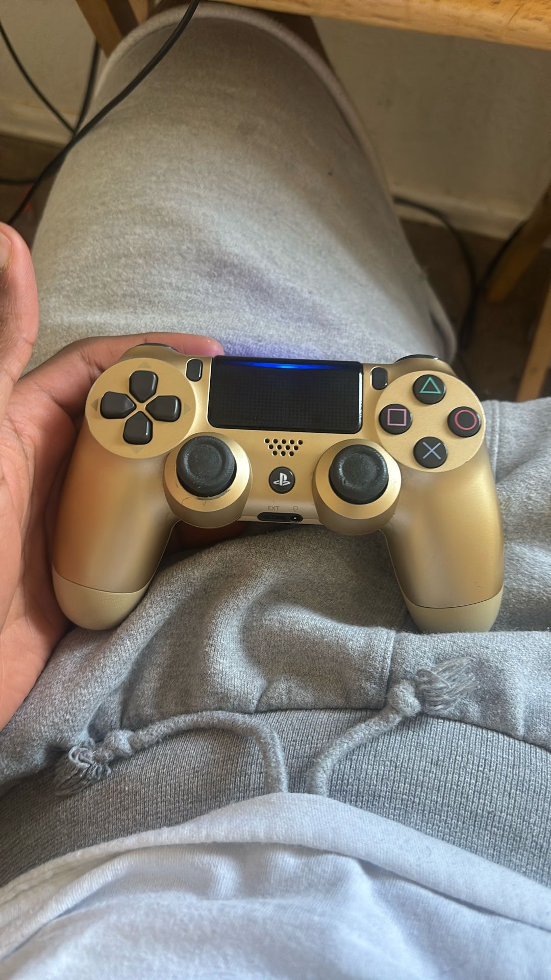 PS4 controller Gold