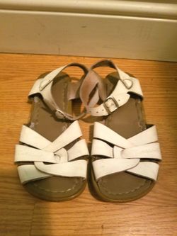 White Saltwater sandals.. Size 10... Good condition!