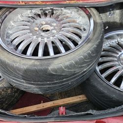 Set Of 5 Lugs 20s Off Of Ford