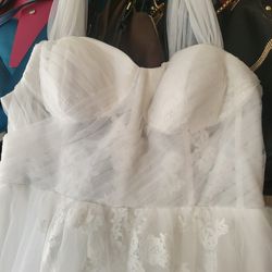 Wedding Dress BEAUTIFUL 100.00 AND VEIL IS 15.00