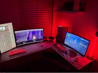 Gaming setup 3 monitors and desk