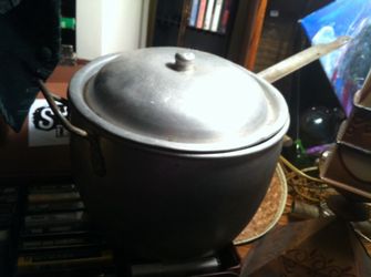 Pot w/ lid