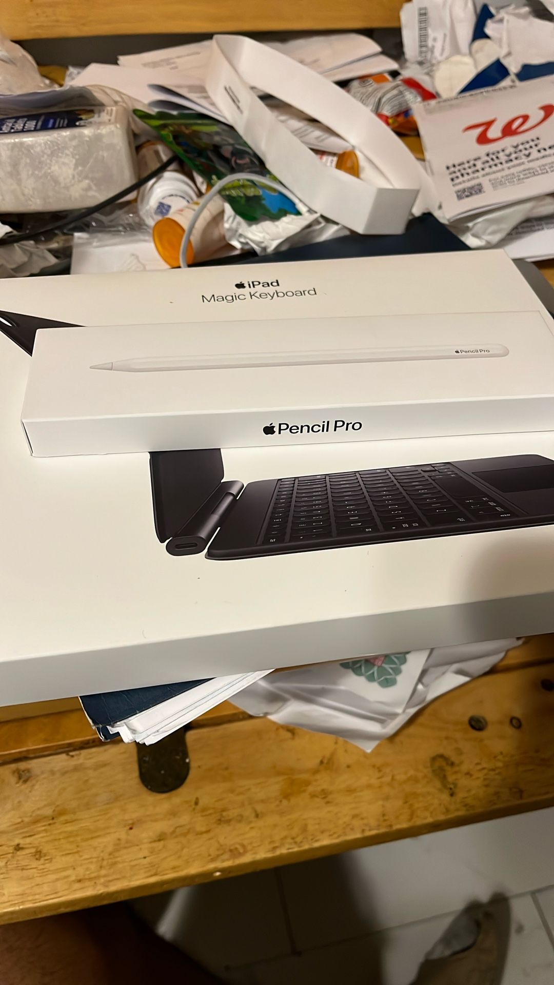 iPad Magic Keyboard(IPad Air 11inch) & Apple Pencil Pro