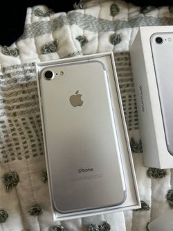 Apple iPhone 7 Silver with Box