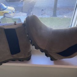 Sorel Lea Suede Boots 