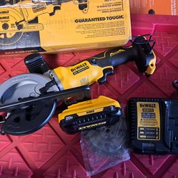 ATOMIC 20V MAX Cordless Brushless 4-1/2 in. Circular Saw and ((1) 20V MAX Compact Lithium-Ion 3.0Ah Battery
Y Charger 