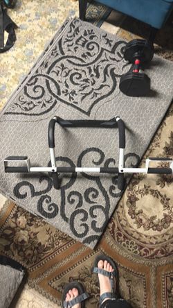Iron gym pull up bar