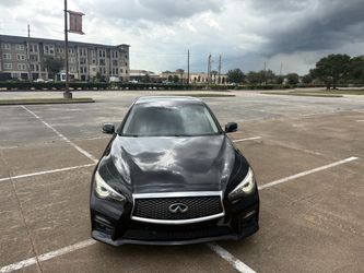 2017 Infiniti red sport 400