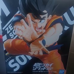 Goku Figure