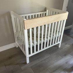 mini crib