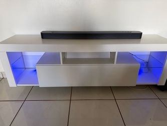 Mesa flotante para TV