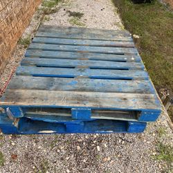 Free 2 Woden Pallets 