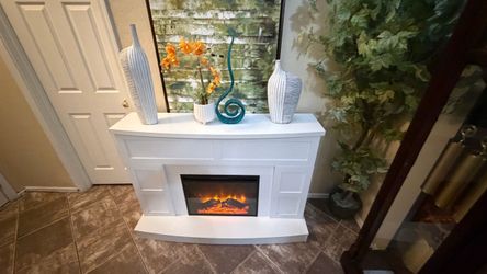 White Electric Fireplace Mantel in excellent condition
