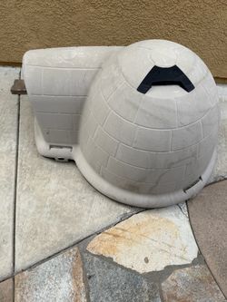 Igloo-Style Plastic Dog House