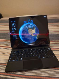 iPad pro 12.9 (5 gen)
512 gigas 
Unlocked