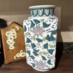 Vintage Chinese Porcelain Vase