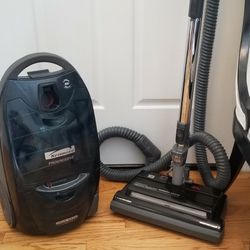 NEW Cond KENMORE CANIETER VACUUM WITH COMPLETE ATTACHMENTS. , WORKS EXCELLENT  , AMAZING POWER SUCTION. , WORKS EXCELLENT  , IN THE BOX 