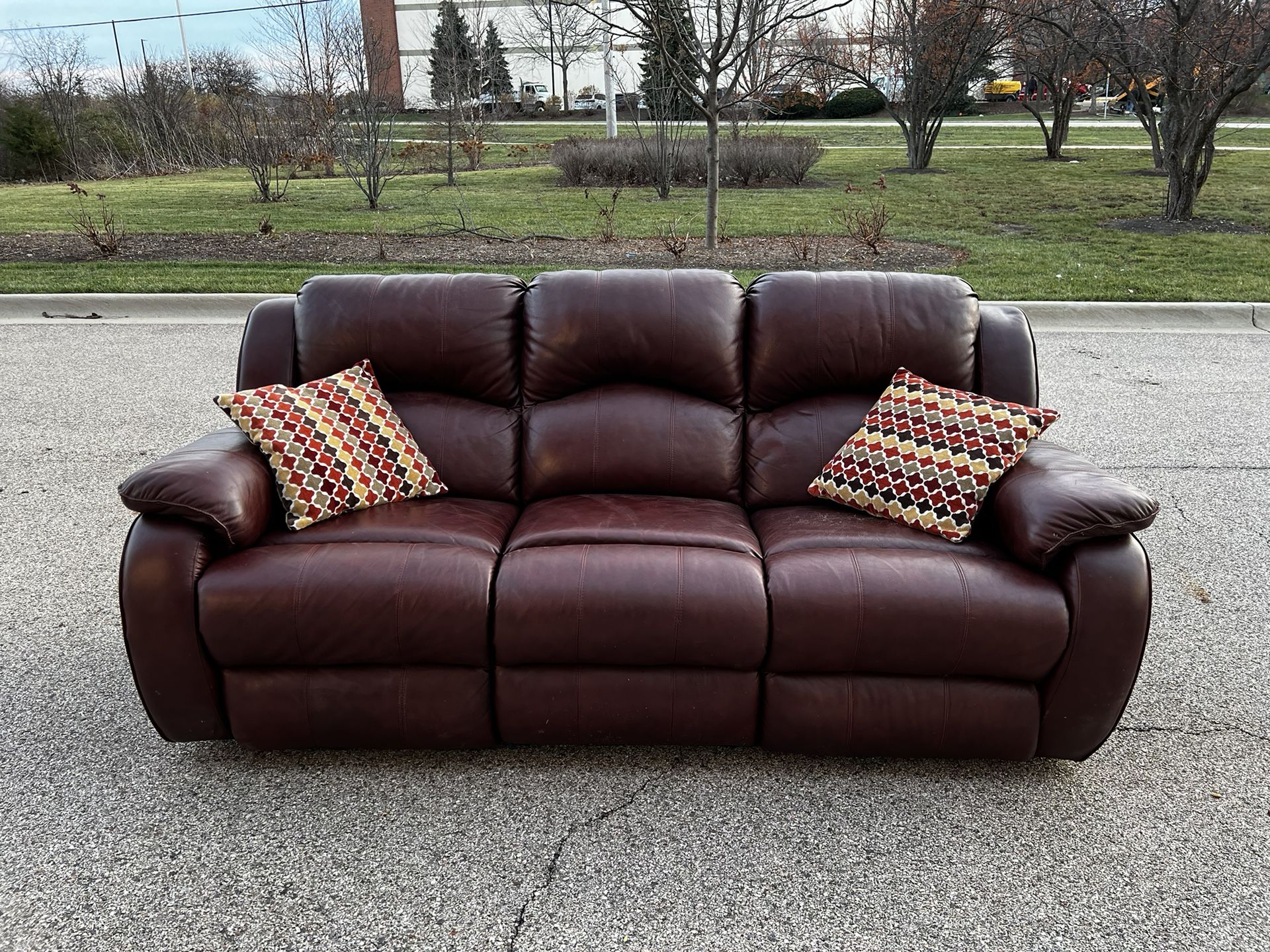 Beautiful Brown / Red Leather Couch! ***Free Same-Day Delivery!***