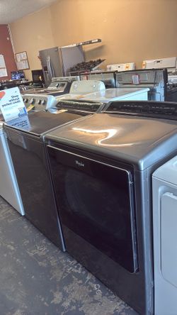 Nice like new Whirlpool washer and gas dryer set