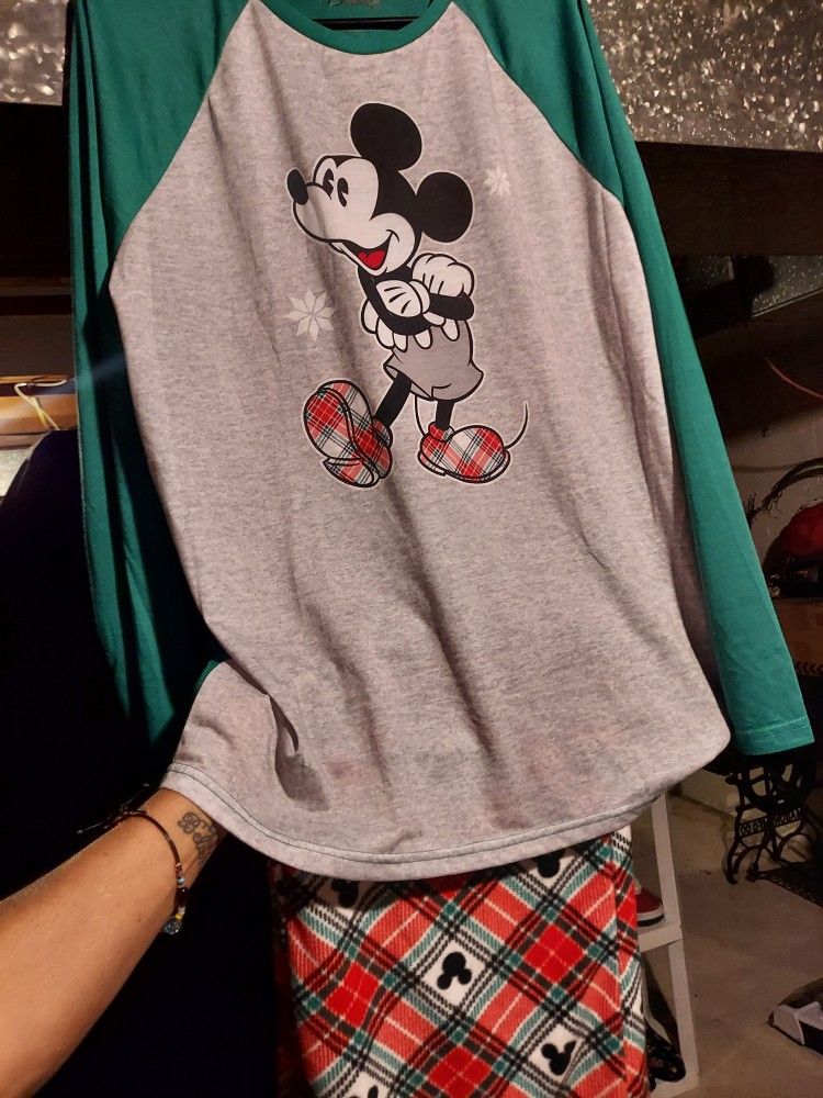 Disney Mickey Plaid 2 Piece Sleepwear Set. Size Medium