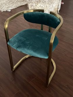 Aqua Vuelvet Chair
