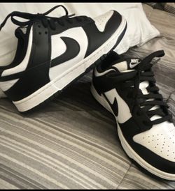 Nike Men’s Black/White Colorblock Low Top Lace-Up Athletic Sneakers