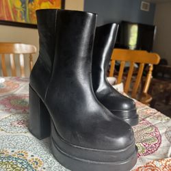 Torrid Women’s Platform Boots Size 8.5W