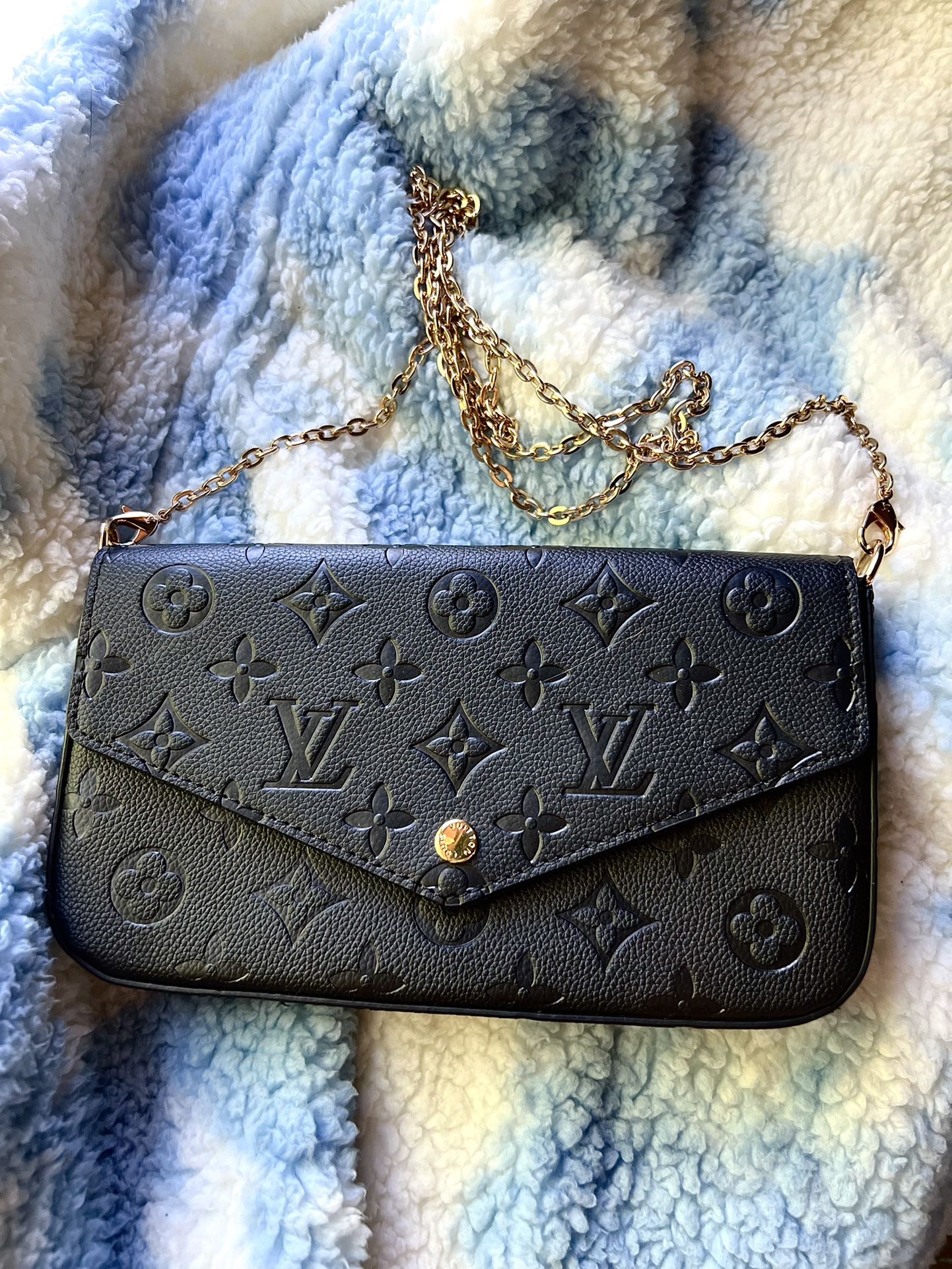 Louis Vuitton Over The Shoulder Clutch for Sale in Manteca, CA - OfferUp