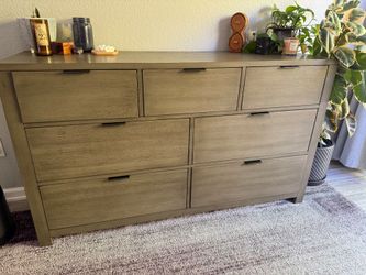 Modern 7-Drawer Dresser + Matching Wall-Mount Nightstand / Cubby Set – Must Pick Up in Rodeo!