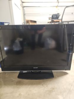Sharp liquid crystal 40 inch tv with hdmi cord and power cord