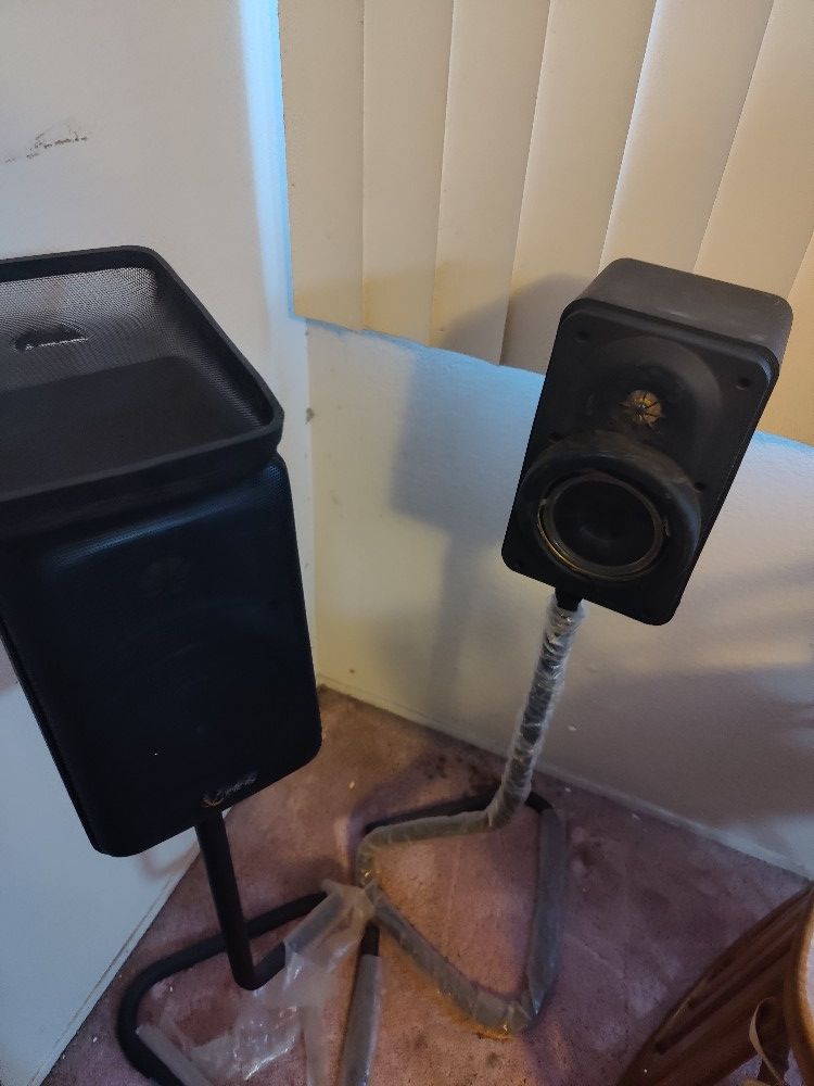 Infinity Bookshelf Speakers
