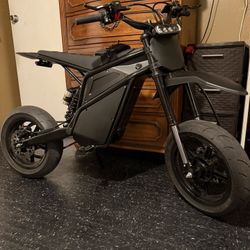 Heybike Villain With Supermotos 
