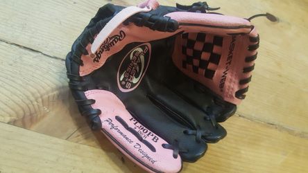Girls baseball glove