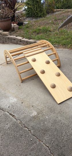 Wooden Arch Climber
