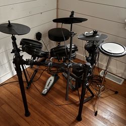 Alesis Nitro Mesh Electronic Drum Set 