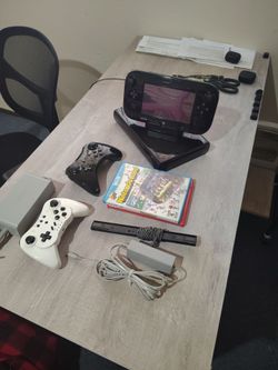 Wii U Complete w/ controllers