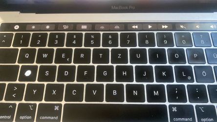 MACBOOK PRO 2020 TOUCH ,(13’3 screen  mint condition)