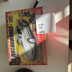 Revell Motorworks '82 Corvette  Buildable Car