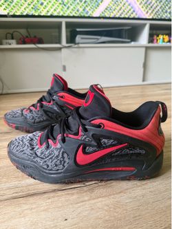 KD 15 Black University size 12