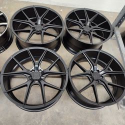 22x9+20 And 20x10.5+25 New Wheels 5x120 No Tires