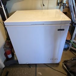 Chest Freezer 32x29x21 