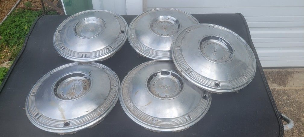 Oldsmobile Hubcaps 