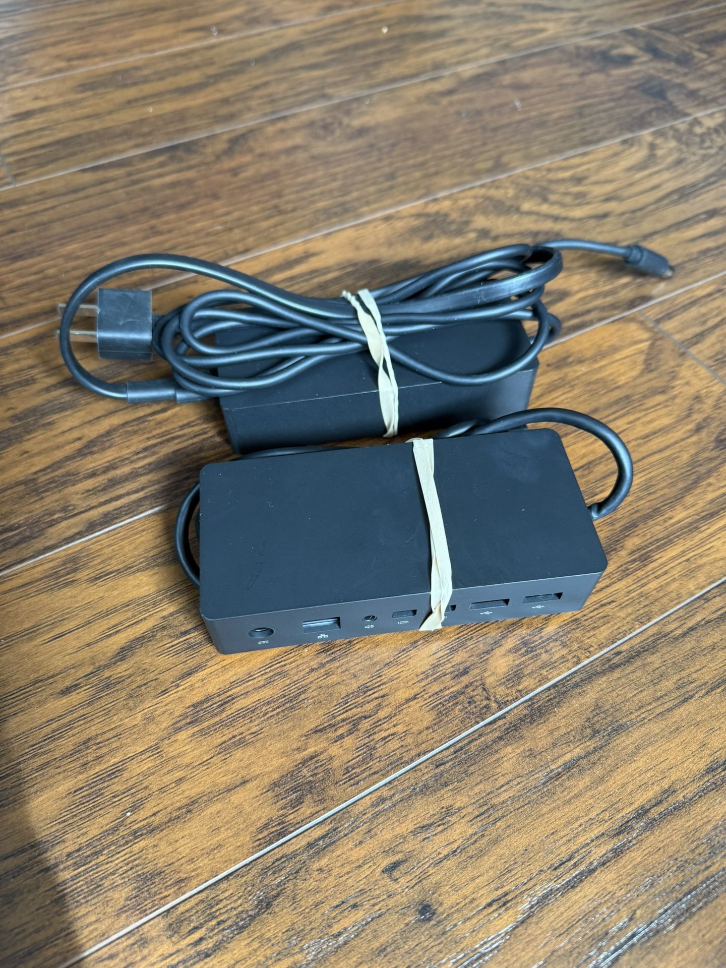 Microsoft 1661 Surface Pro Dock Station W/ 1749 AC ADAPTER Pro 3/4 /5/6/7/8